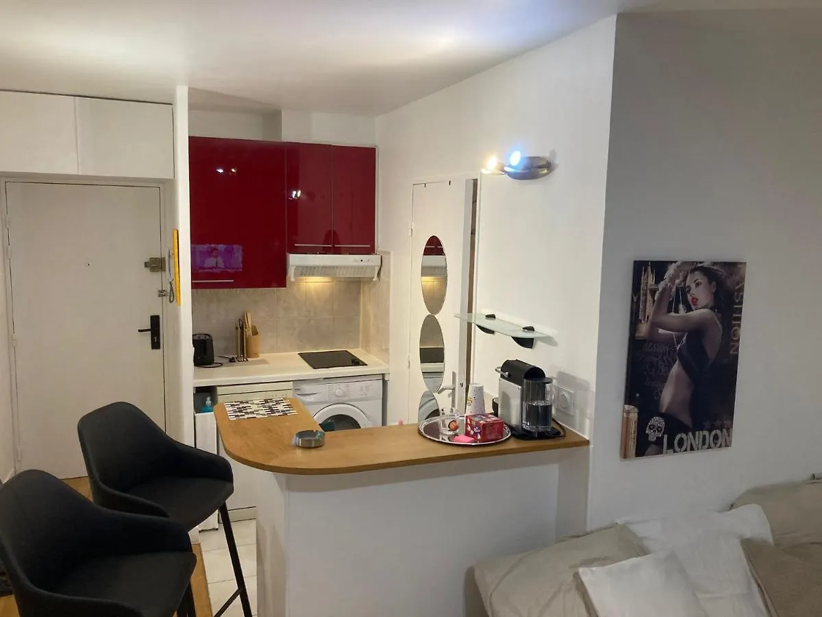 Studio Calme Et Eclaire Proche De Nation A Apartamento Paris França
